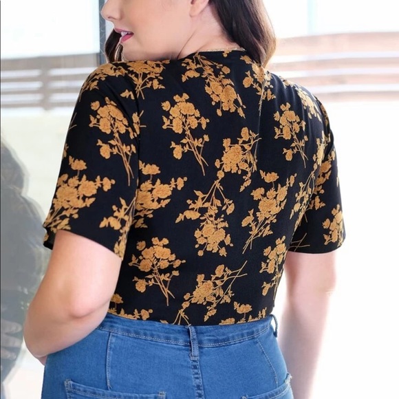 💕Crop top💕 - Picture 2 of 3